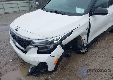 2021 Kia Seltos S Turbo z USA, uszkodzony, nr VIN KNDEUCA29M7135163